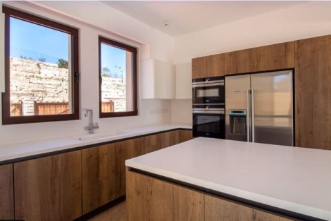 4 bedrooms Villa in Paphos, Cyprus No. 81930 3