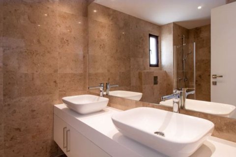 4 bedrooms Villa in Paphos, Cyprus No. 81930 11