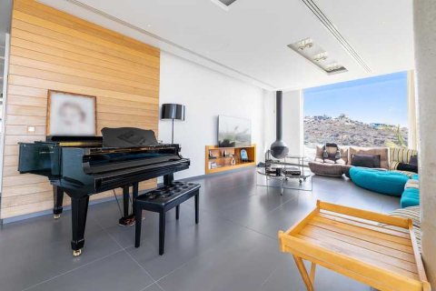 4 bedrooms Villa in Agios Athanasios, Cyprus No. 74860 8