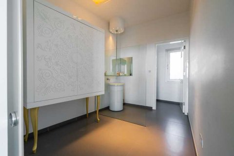 4 bedrooms Villa in Agios Athanasios, Cyprus No. 74860 7