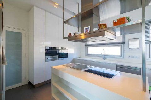 4 bedrooms Villa in Agios Athanasios, Cyprus No. 74860 13