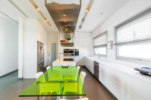 4 bedrooms Villa in Agios Athanasios, Cyprus No. 74860 11