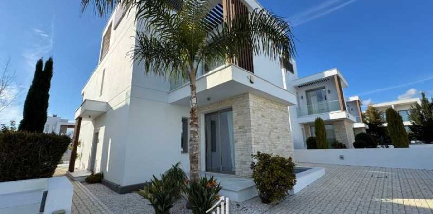 4 bedrooms House in Kissonerga, Cyprus No. 100429