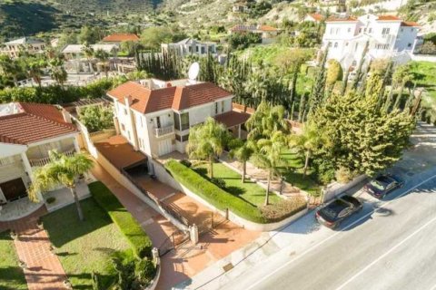 5 dormitorios House en Agios Tychonas, Cyprus No. 31921 10