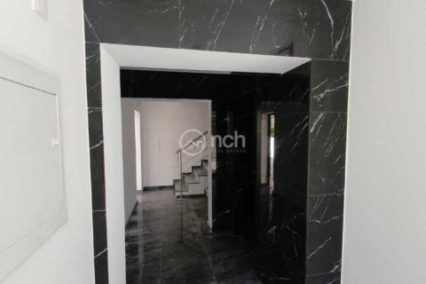 3 bedrooms Apartment in Limassol, Cyprus No. 33334 8