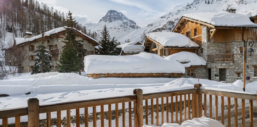 5 dormitorios House en Val-d'Isere, France No. 99397
