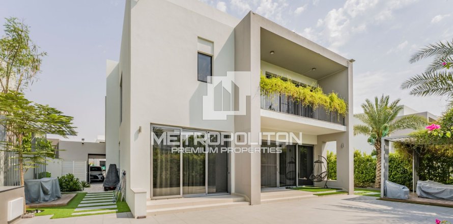 Вилла с 5 спальнями в Long Bien, Вьетнам №9022