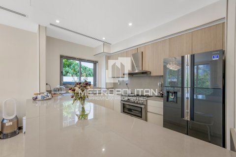 Вилла с 5 спальнями в Long Bien, Вьетнам №9022 8