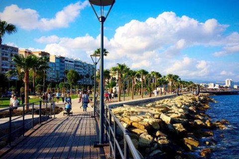 650m² Commercial property à Limassol, Cyprus No. 105736