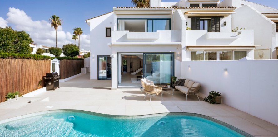 4 bedrooms Townhouse in Cortes (San Pedro De Alcantara), Spain No. 27067