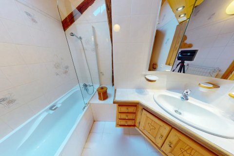 4 bedrooms House in Savoie, France No. 100209 10