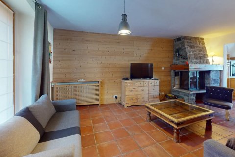 4 bedrooms House in Savoie, France No. 100209 2