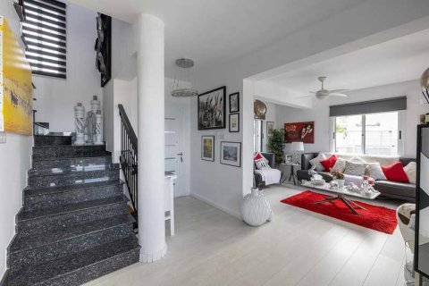 4 bedrooms House in Tala, Cyprus No. 76247 6