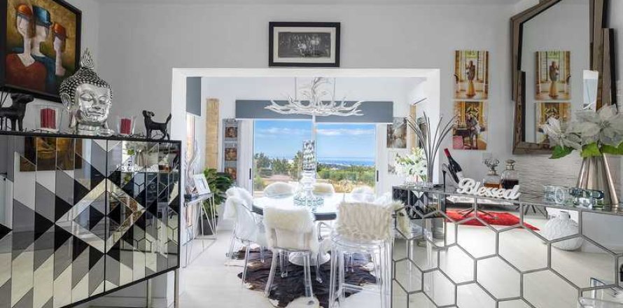 4 bedrooms House in Tala, Cyprus No. 76247