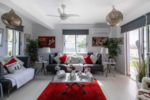 4 bedrooms House in Tala, Cyprus No. 76247 8