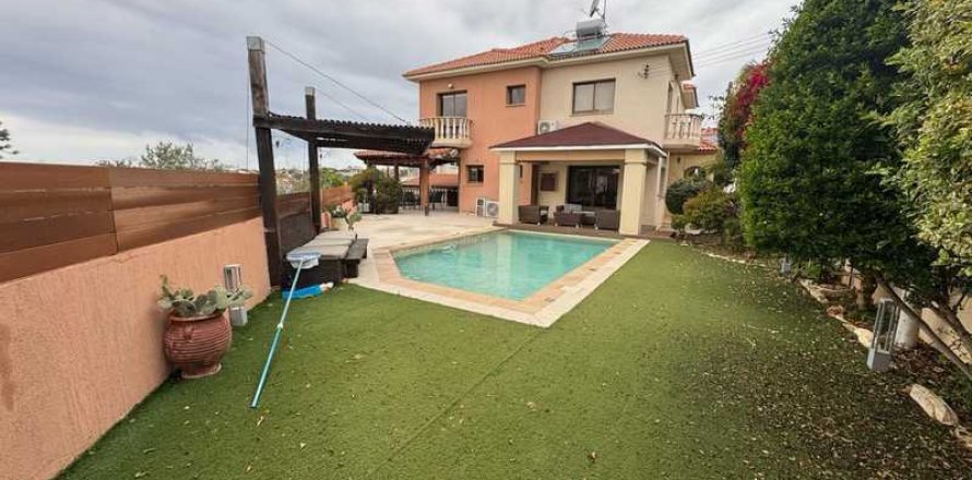 4 chambres House à Kolossi, Cyprus No. 82448