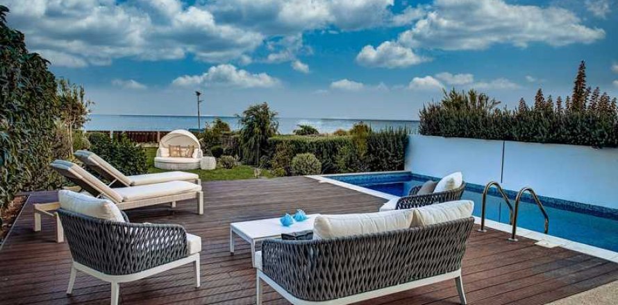 3 bedrooms House in Mazotos, Cyprus No. 30662