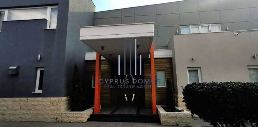 6 bedrooms House in Pyrgos, Cyprus No. 100550