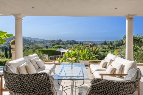 5 bedrooms House in Mougins, France No. 69061 12
