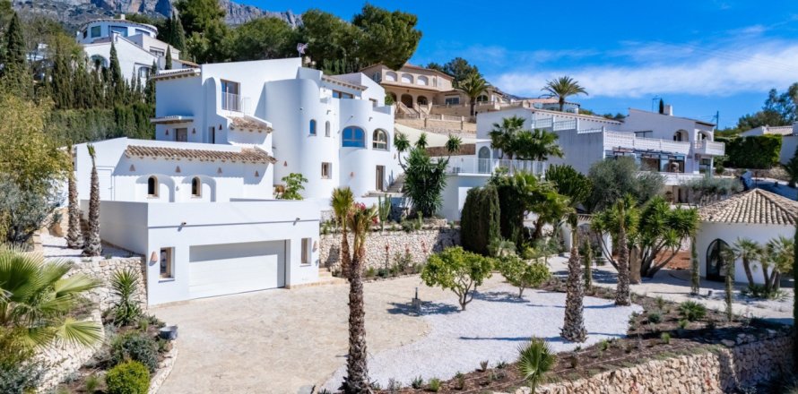 5 bedrooms Villa in Altea, Spain No. 89931