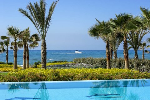 6 bedrooms Villa in Larnaca, Cyprus No. 105618 1