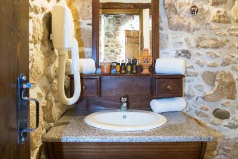 2 bedrooms House in Heraklion, Greece No. 77073 12