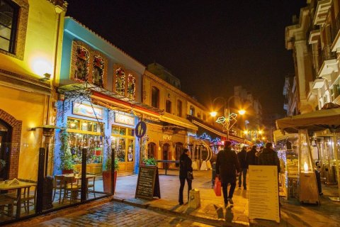 375m² Commercial property en Thessaloniki, Greece No. 55892 1