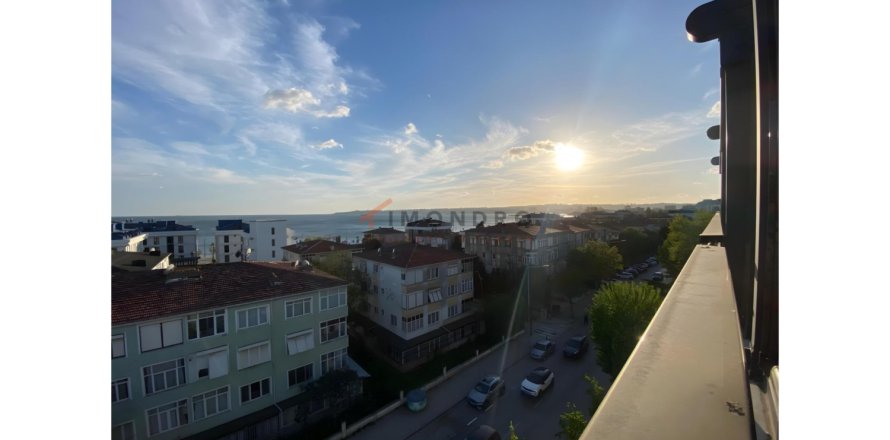 3 bedrooms Apartment in Bueyuekcekmece, Turkey No. 121320