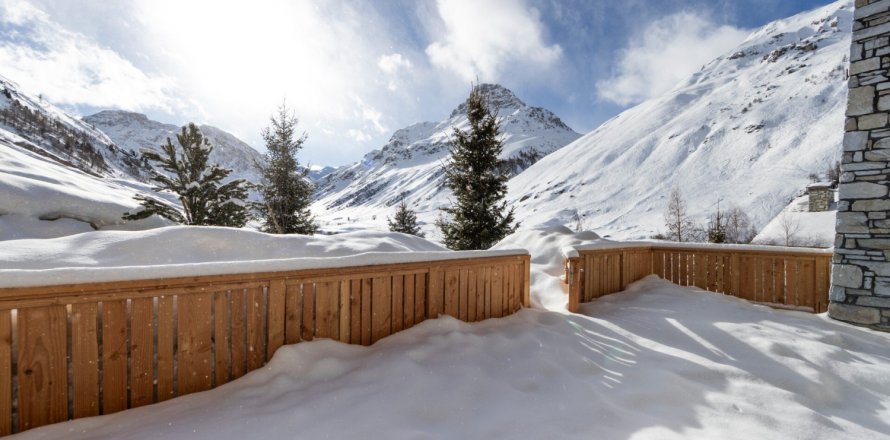5 bedrooms Apartment in Val-d'Isere, France No. 99407
