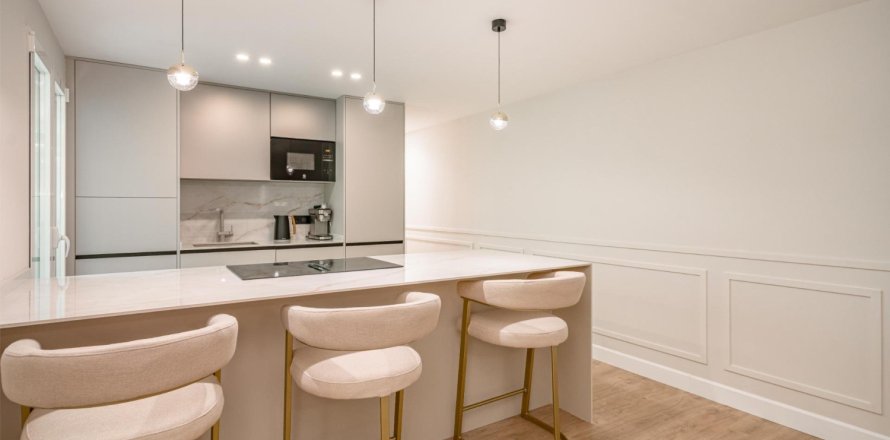 2 bedrooms Apartment in Madrid, Spain No. 124631