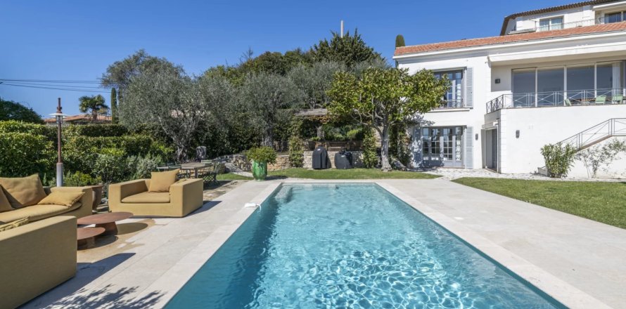 4 bedrooms Villa in Mougins, France No. 100311