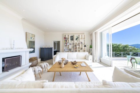 4 bedrooms Villa in Mougins, France No. 100311 4