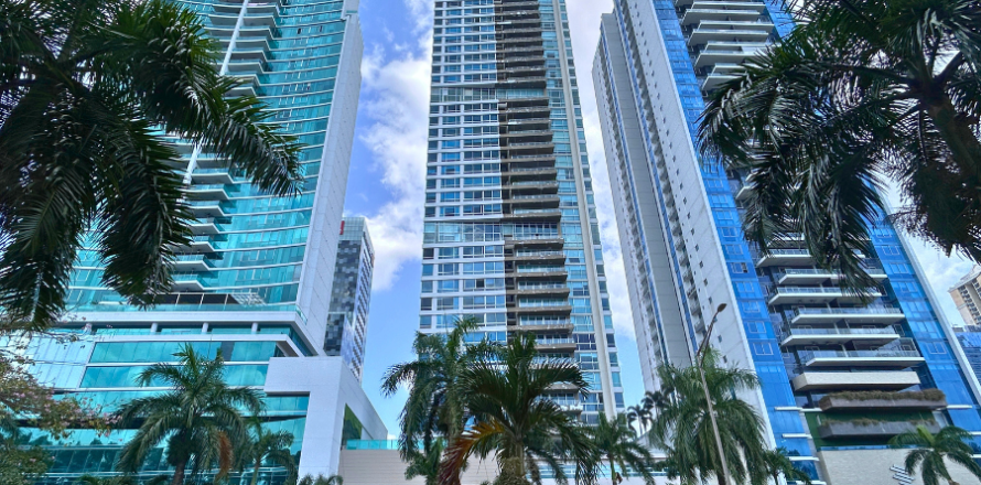 3 bedrooms Apartment in Panama City, Panama No. 124155