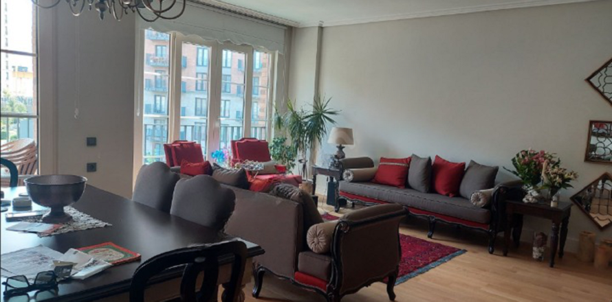 3 bedrooms Apartment in Istanbul, Turkey No. 114050