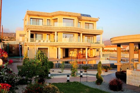 3 bedrooms Villa in Paphos, Cyprus No. 106222 1