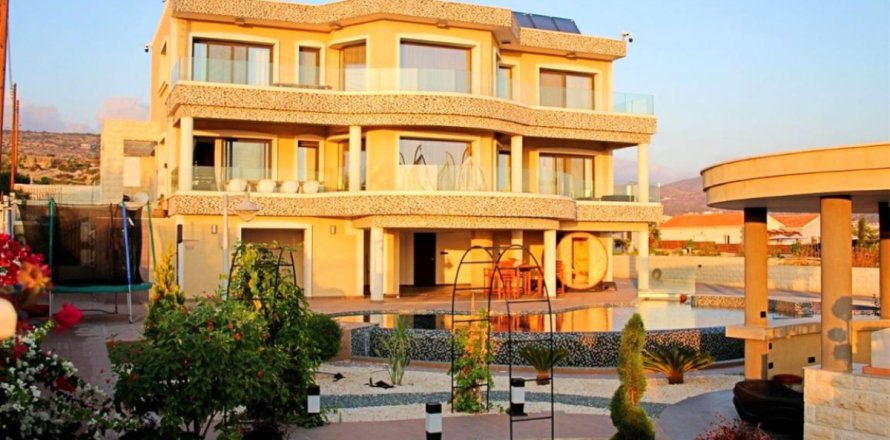 3 bedrooms Villa in Paphos, Cyprus No. 106222