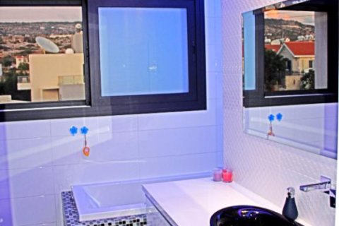 3 bedrooms Villa in Paphos, Cyprus No. 106222 10