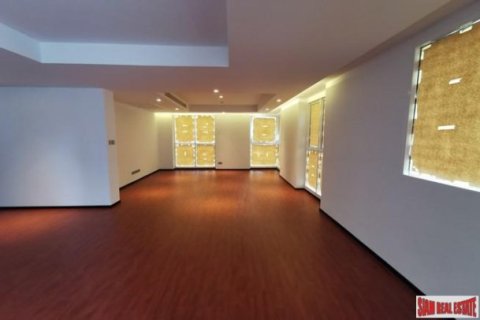4 bedrooms Apartment in Bangkok, Thailand No. 97207 13