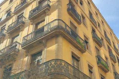 9 chambres Commercial property à Ciutat Vella, Spain No. 117877