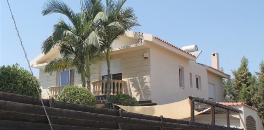 4 bedrooms Villa in Limassol, Cyprus No. 105844