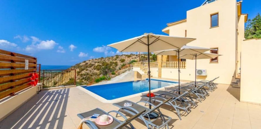 4 rooms Villa in Paphos, Cyprus No. 107056