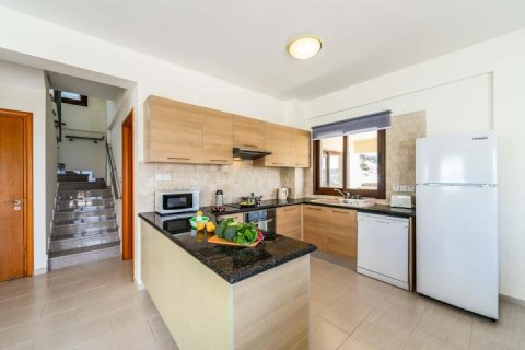 4 rooms Villa in Paphos, Cyprus No. 107056 2