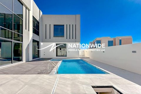 Вилла с 5 спальнями в Абу-Даби, ОАЭ №92822