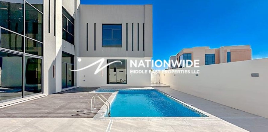 5 dormitorios Villa en Abu Dhabi, UAE No. 92822