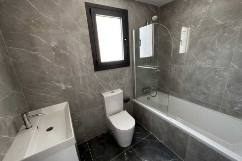 2 bedrooms Apartment in Limassol, Cyprus No. 70830 3