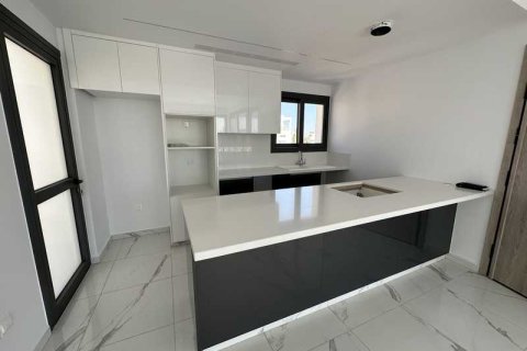 2 bedrooms Apartment in Limassol, Cyprus No. 70830 12