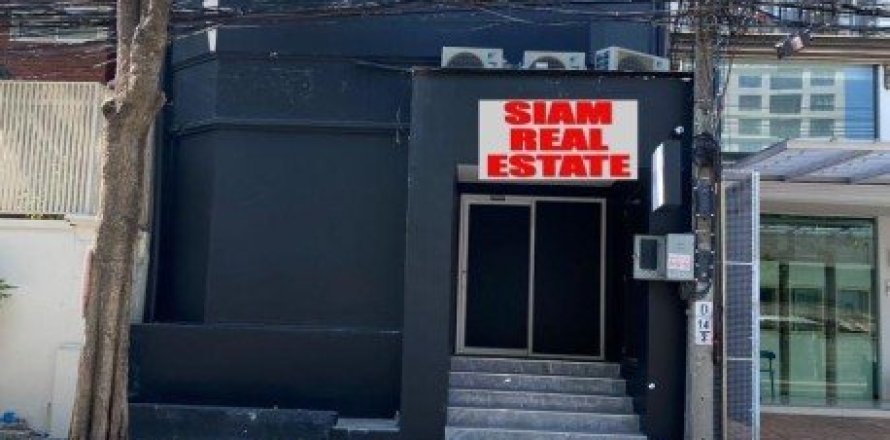 3 bedrooms Commercial property in Bangkok, Thailand No. 97154