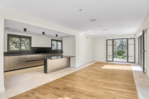 6 bedrooms Villa in Mougins, France No. 99803 3