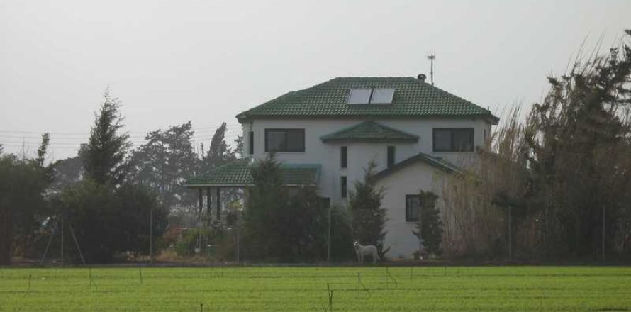 3 bedrooms Villa in Pervolia, Cyprus No. 29991