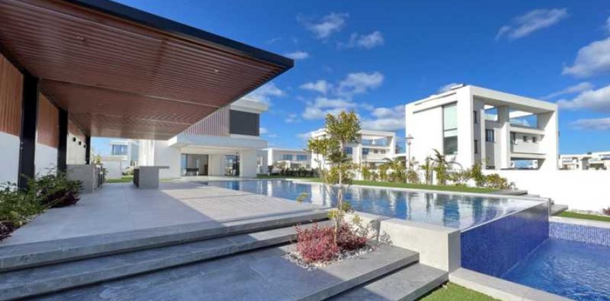 Вилла с 5 спальнями в Протарас, Кипр №77112